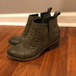 Grey Billabong Ankle Boots